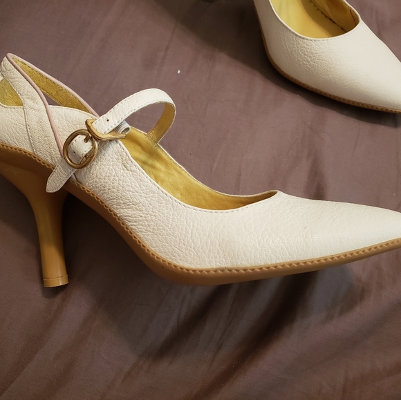 Womens Shoes - Closed Toe Pump - Picture 2 of 6